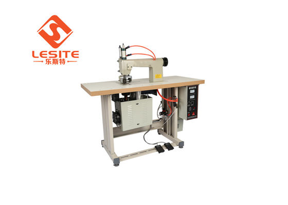 Máquina de costura ultrasónica blanca 2.5KW para los filtros de soldadura del bolsillo