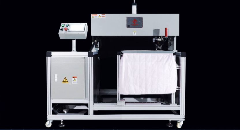 Máquina eficiente automática de la fabricación del filtro de aire 1.5KW para las tiras decorativas