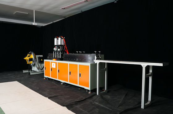 Máquina de moldeado de marcos interiores de filtro de alta precisión operación automática mantenimiento fácil